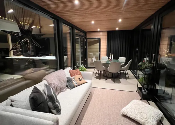بيت للعطل Log Modern Interior